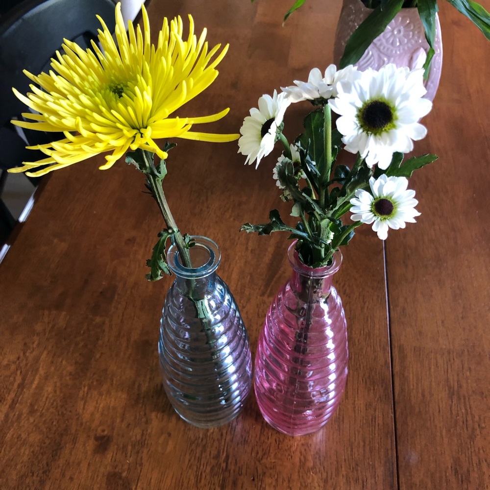 Retro colored vase set. 7” tall by 3” diameter.